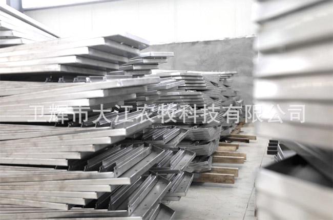 不锈钢猪用料槽批发定做价格多少？哪家的好？